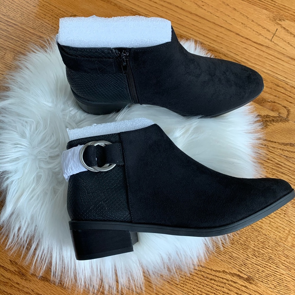 Bella Vita Henley II Bootie Ankle Boot Black Suede - Picture 3 of 9